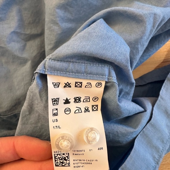 Men’s HUGO BOSS blue chambray dress shirt. Slim fit 17/43 and 34/35. - Picture 7 of 9